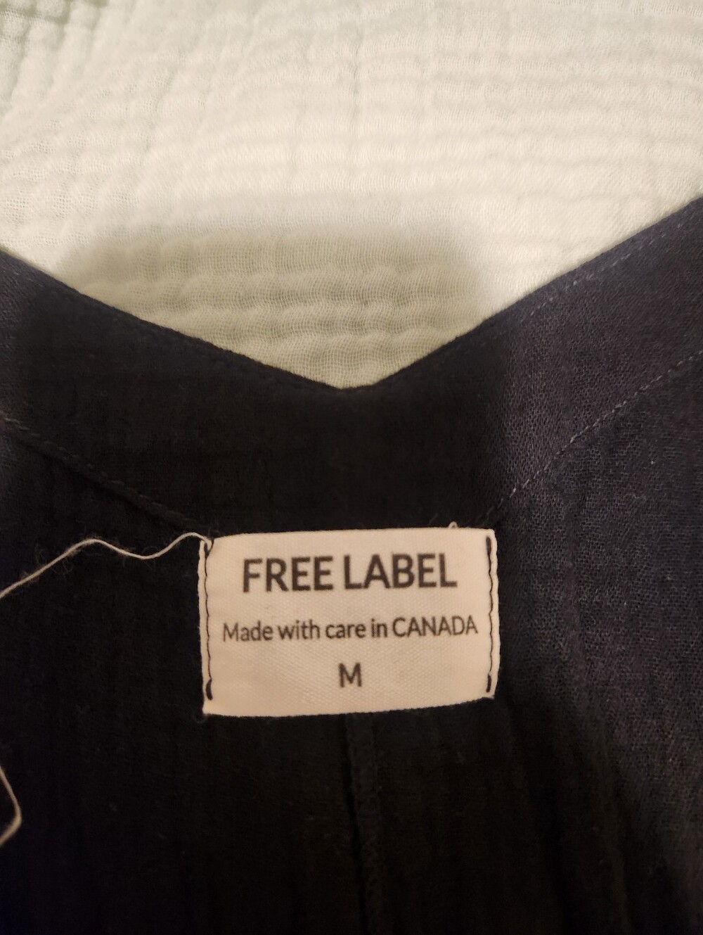 Free Label Dress - Picture 2 of 4